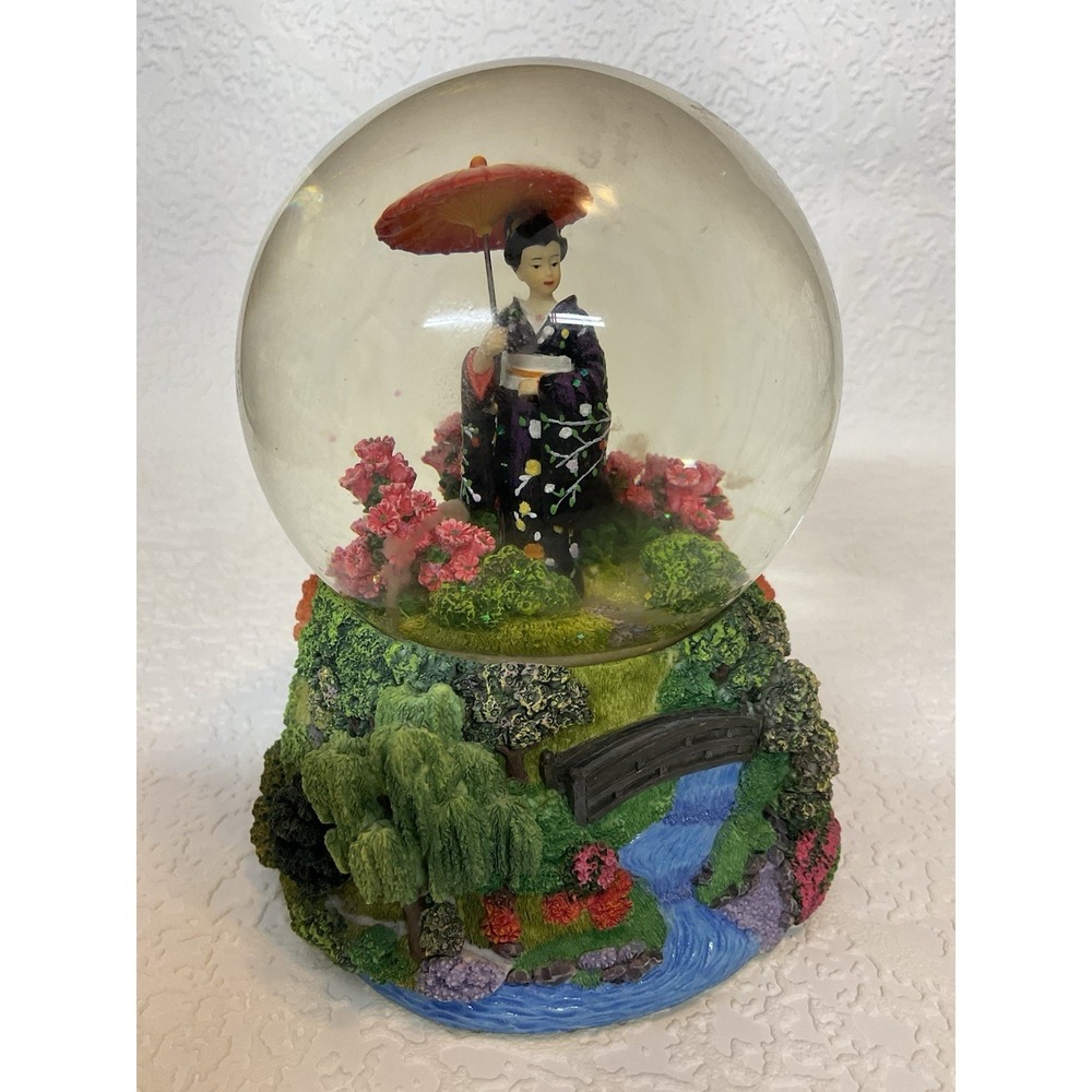 Past Times Madama Butterfly Opera Musical - Wind‎ Up 15cm Glass Snow Globe